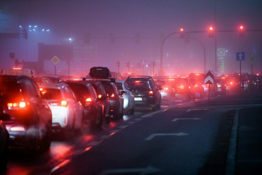 Image of heavy traffic and smog caused by internal combustion engines in Kraków, Poland taken in 2020 by Jacek Dylag via UnSplash