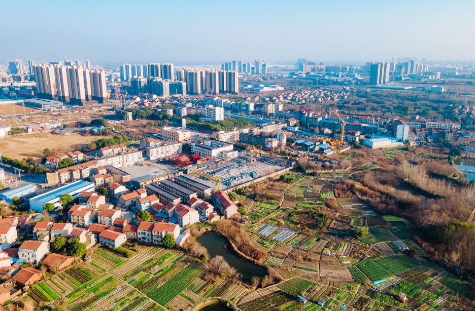 Peri-urban agriculture occurs where urban and rural land blend on a city’s fringe.